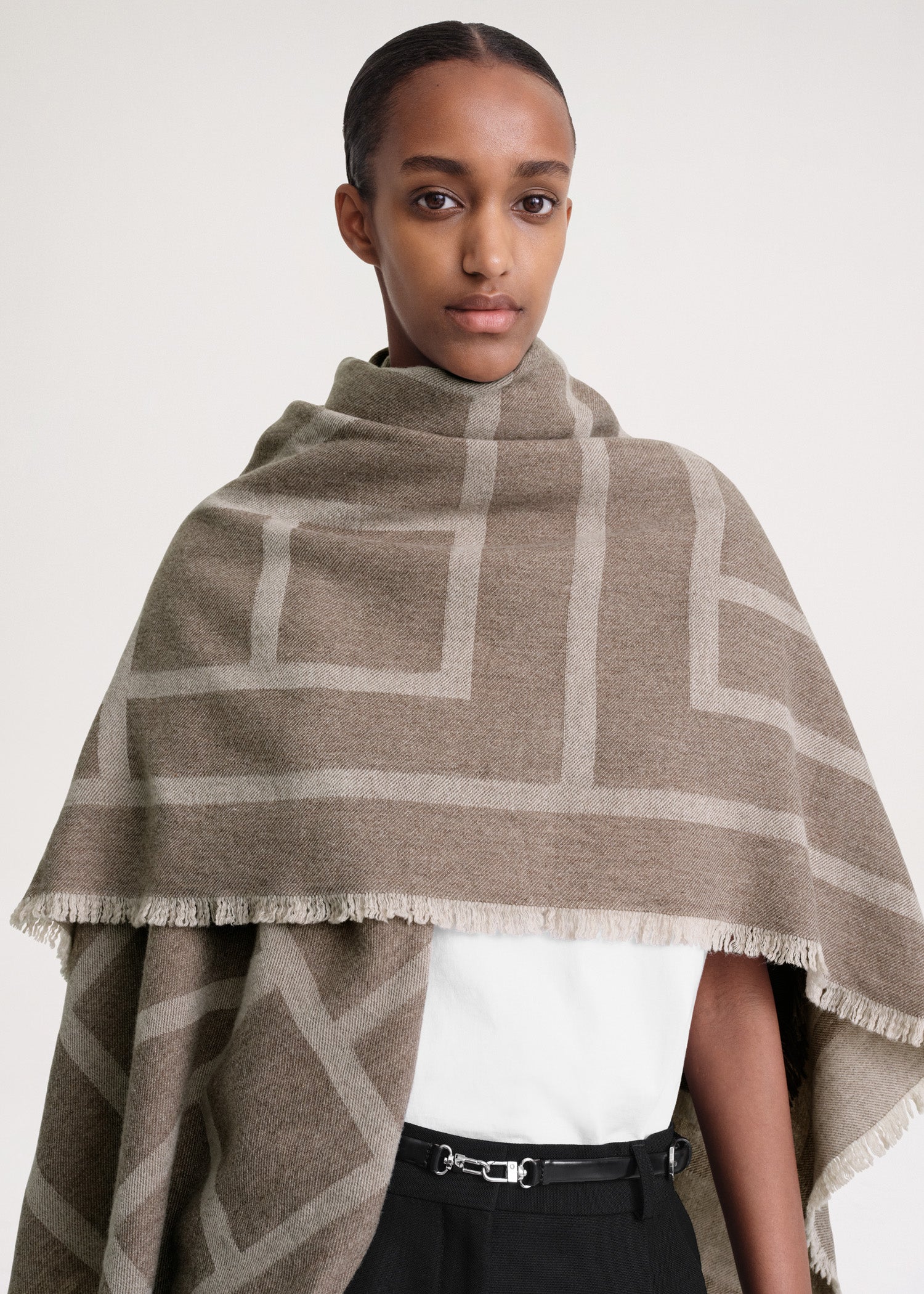 Monogram wool cashmere scarf tobacco – Totême