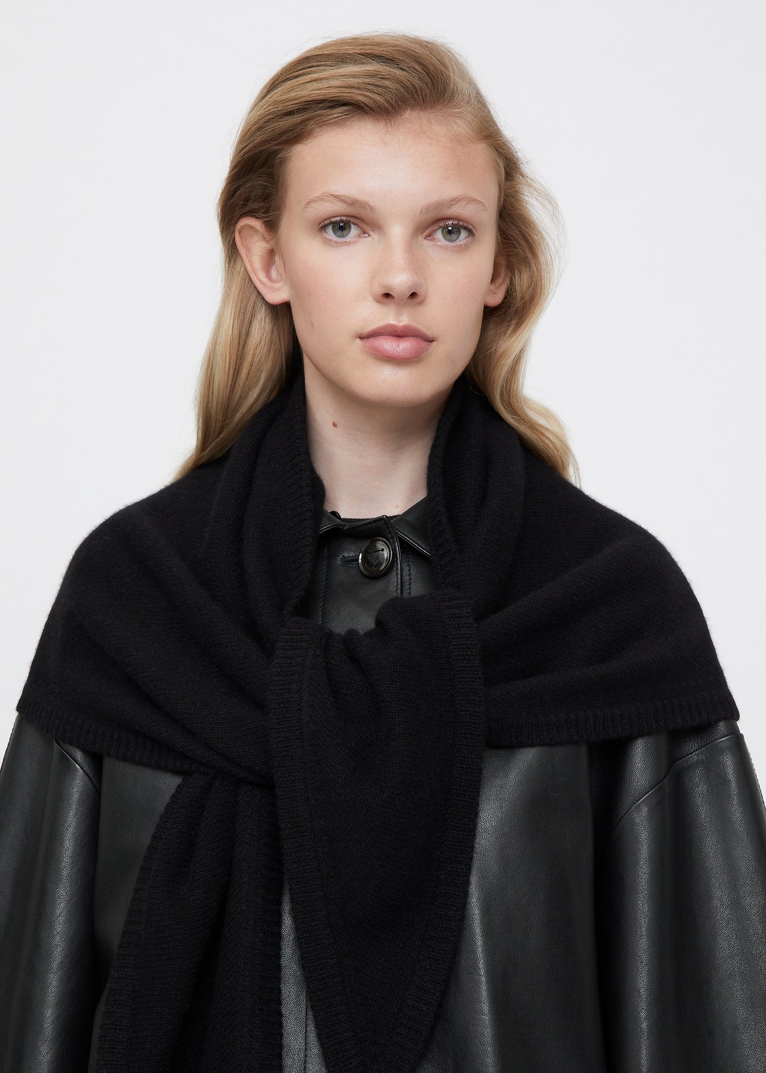 cashmere TOTEME black scarf – Triangle