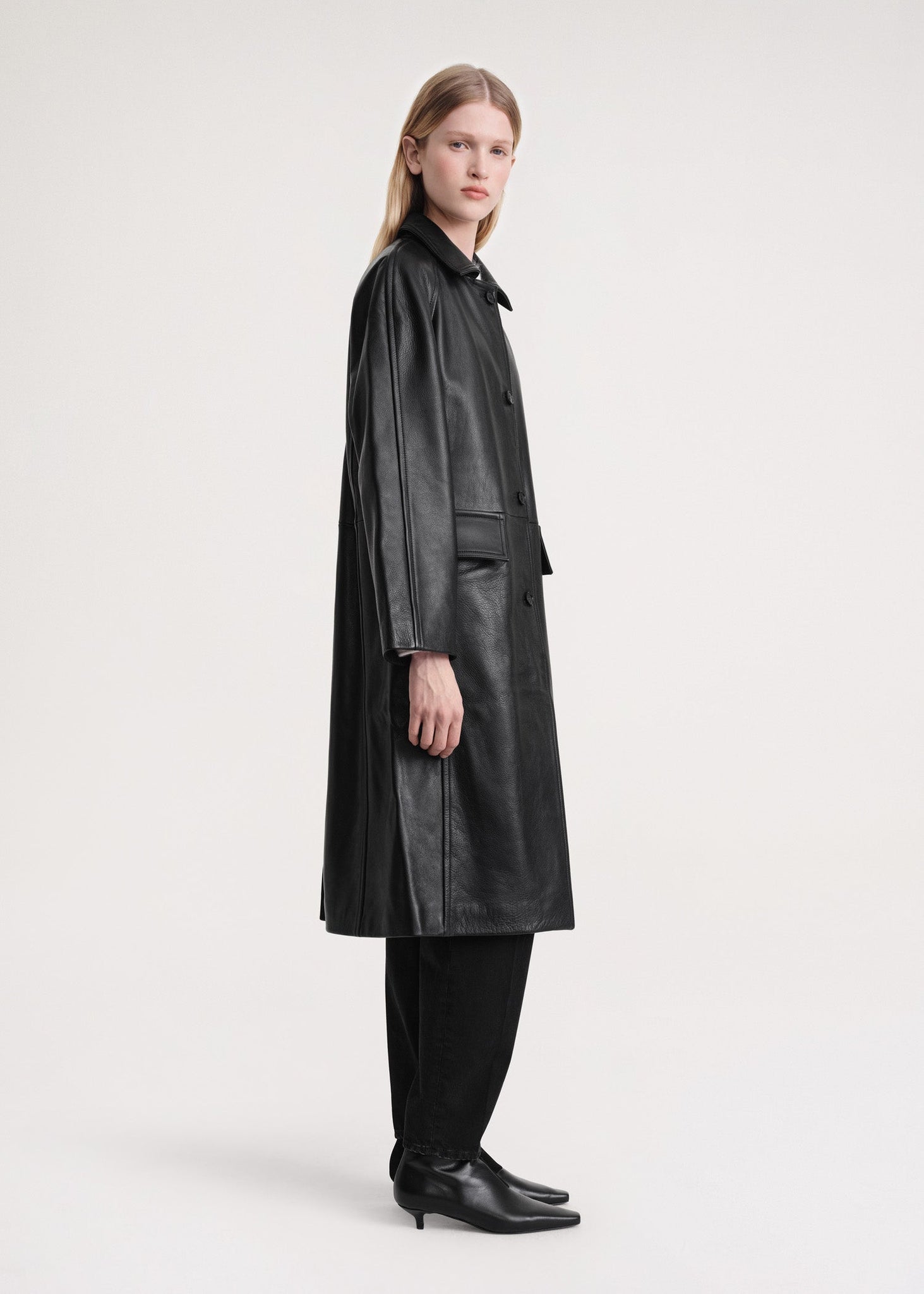 Raglan-sleeve leather coat black – TOTEME