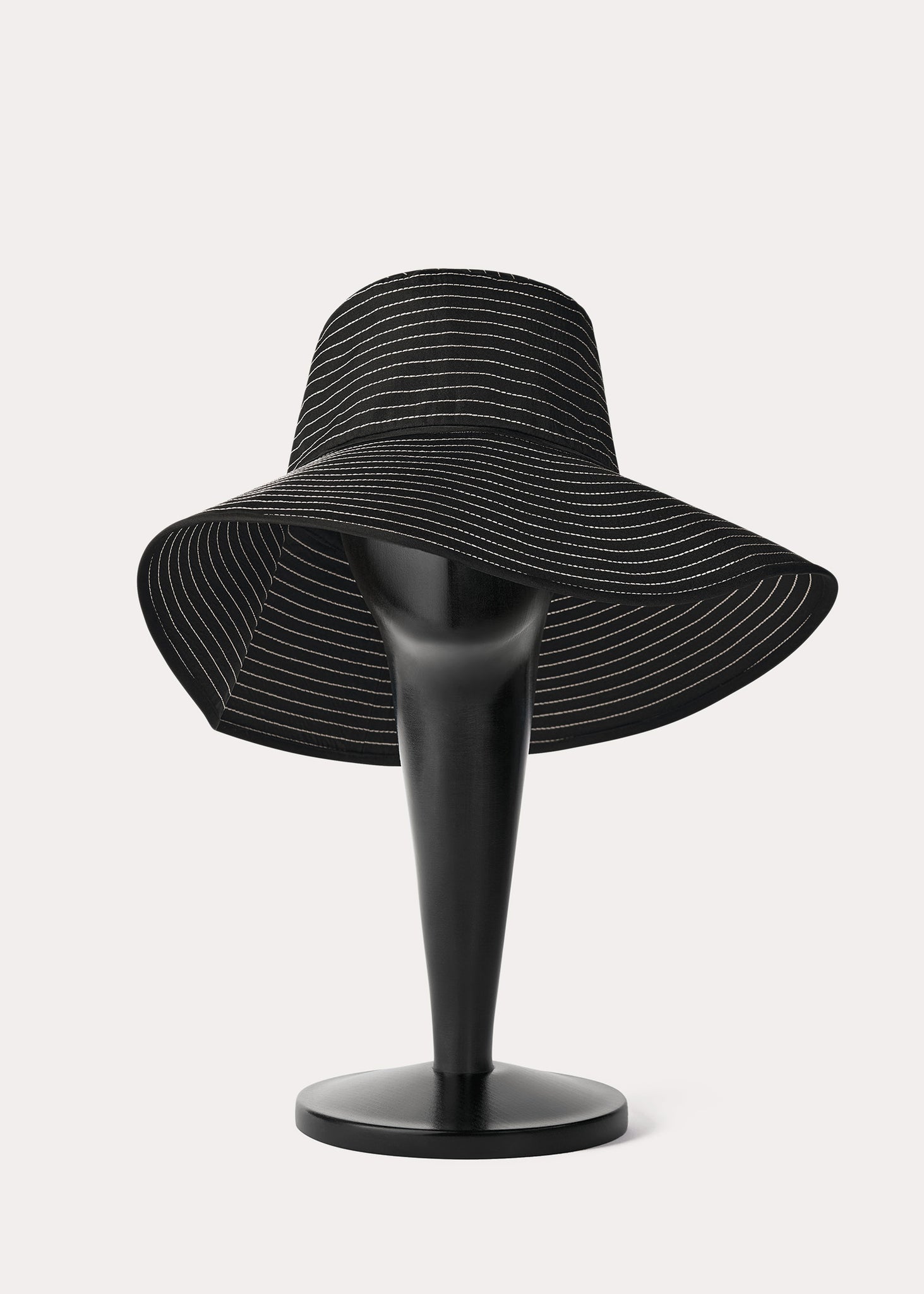 Embroidered silk sun hat black