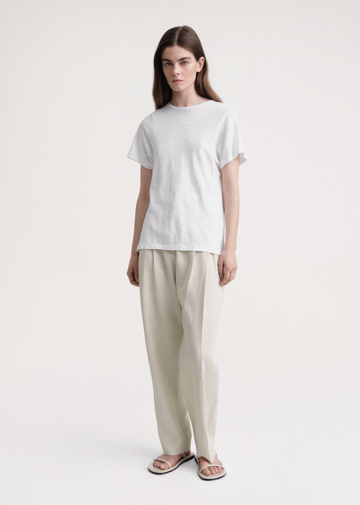Curved seam linen tee white