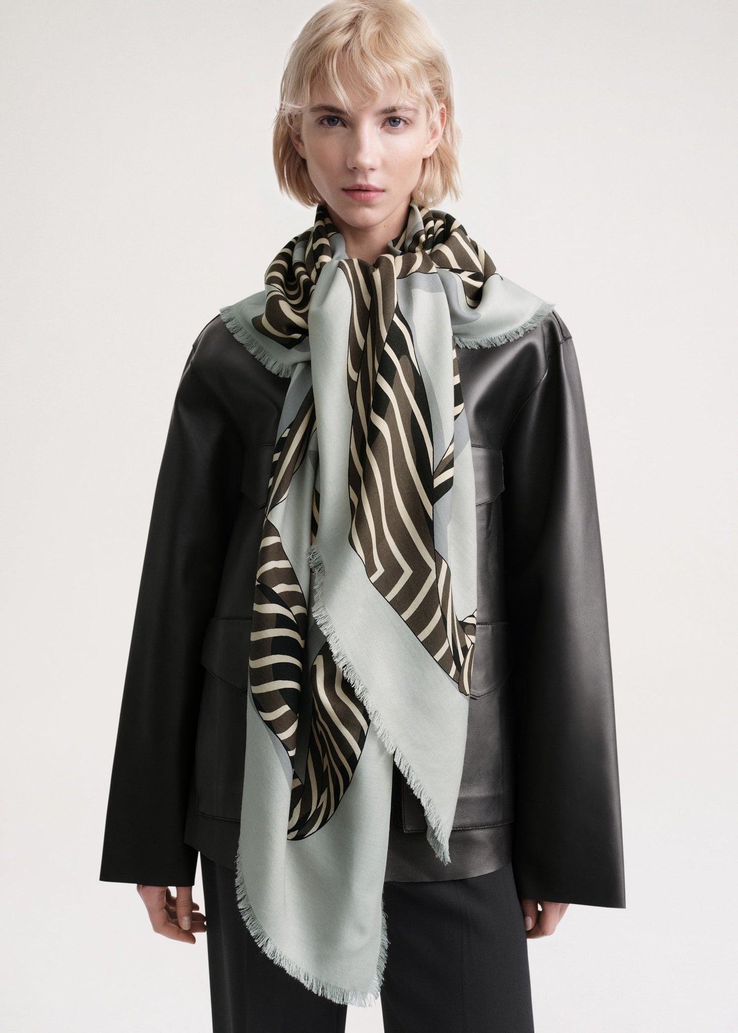 TOTEME Women Knotted Monogram Wool Silk Blanket Scarf – Atelier