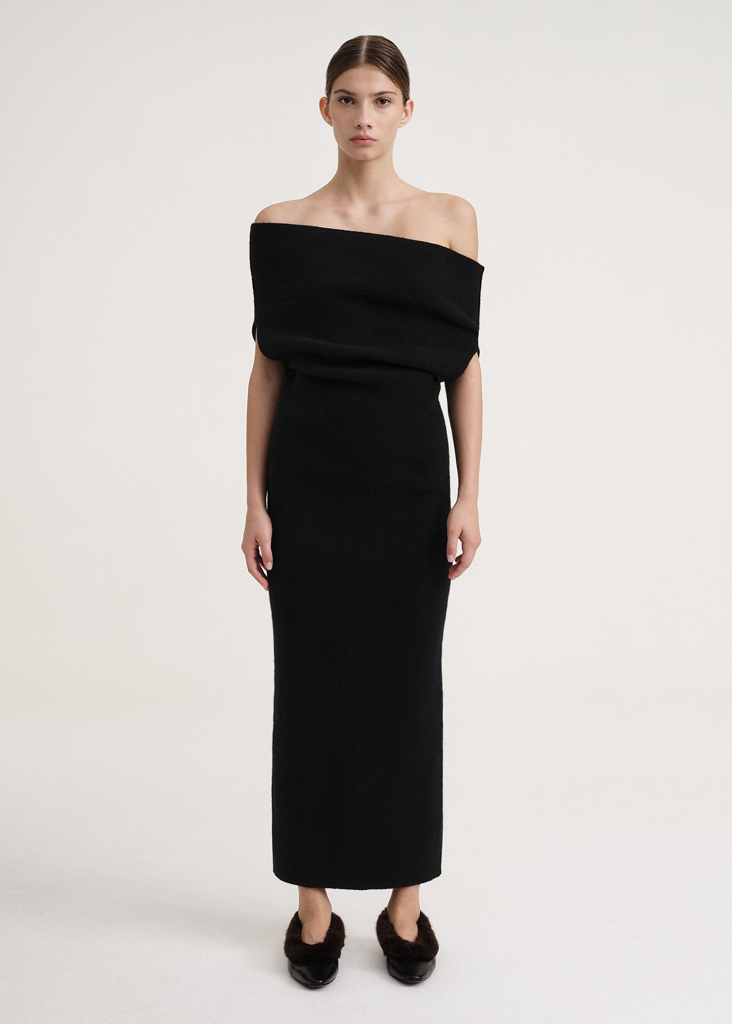 Off-shoulder rib knit dress black – Totême